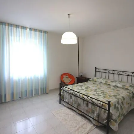 Mengaccini Sleeps 8 Pool Air Con Wifi