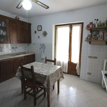 Mengaccini Sleeps 8 Pool Air Con Wifi