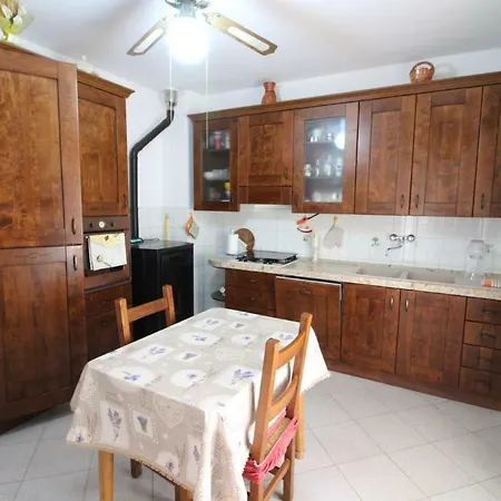 Mengaccini Sleeps 8 Pool Air Con Wifi