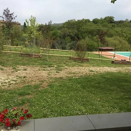 Mengaccini Sleeps 8 Pool Air Con Wifi *
